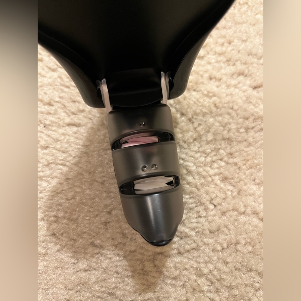 Tupperware tabletop knife sharpener - Picture 3 of 8